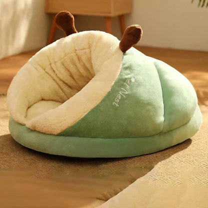 MADDEN Cozy Slipper-Shaped Pet Bed – Warm, Breathable, Washable & Foldable