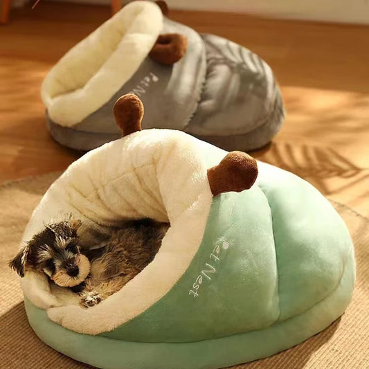 MADDEN Cozy Slipper-Shaped Pet Bed – Warm, Breathable, Washable & Foldable